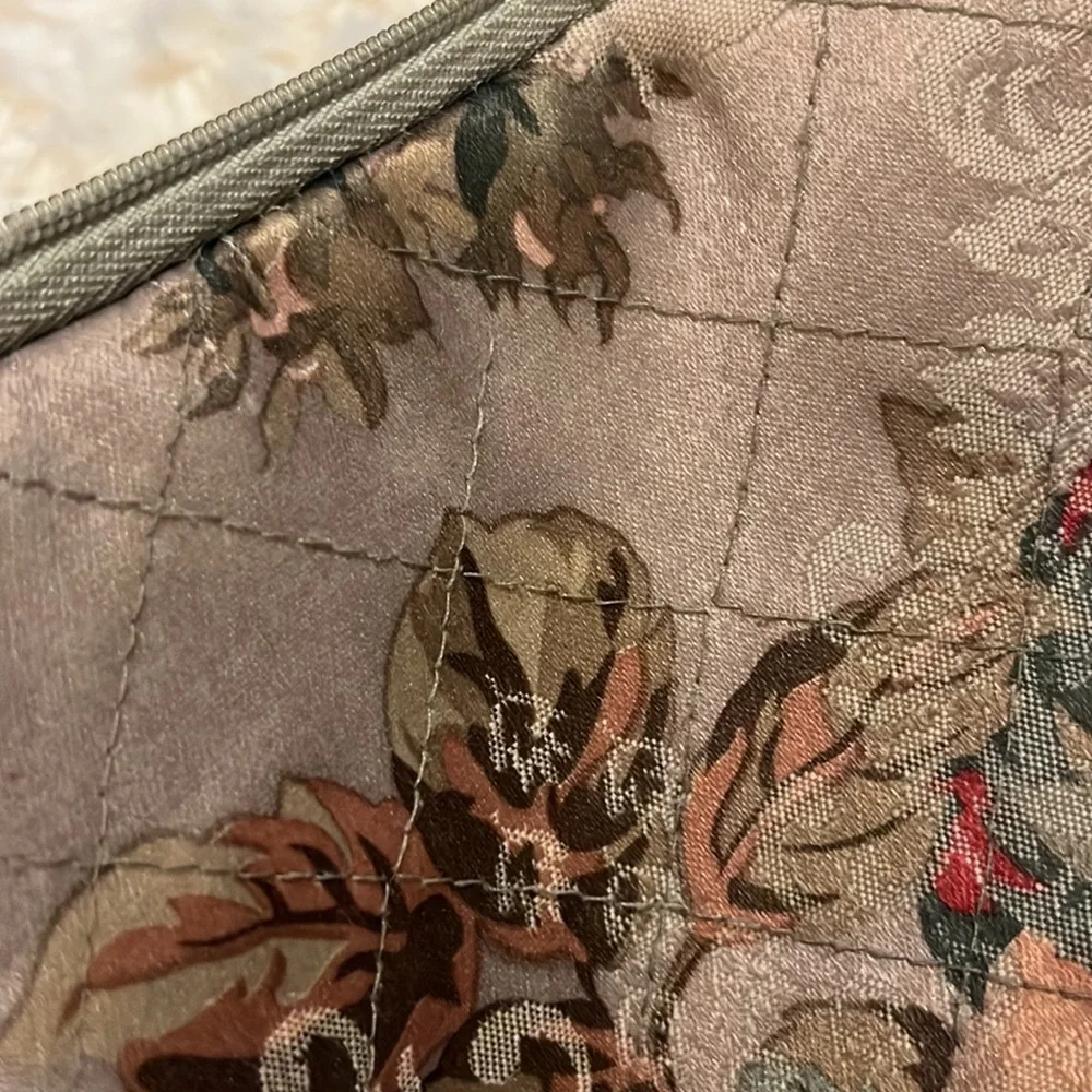 Two Women’s Matching Quilted Floral Zipper Pocket Make-up Bags